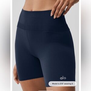 alo 5” Seamless Ribbed Favorite Short - Navy size S